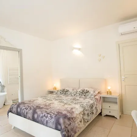 Trullo Alba *